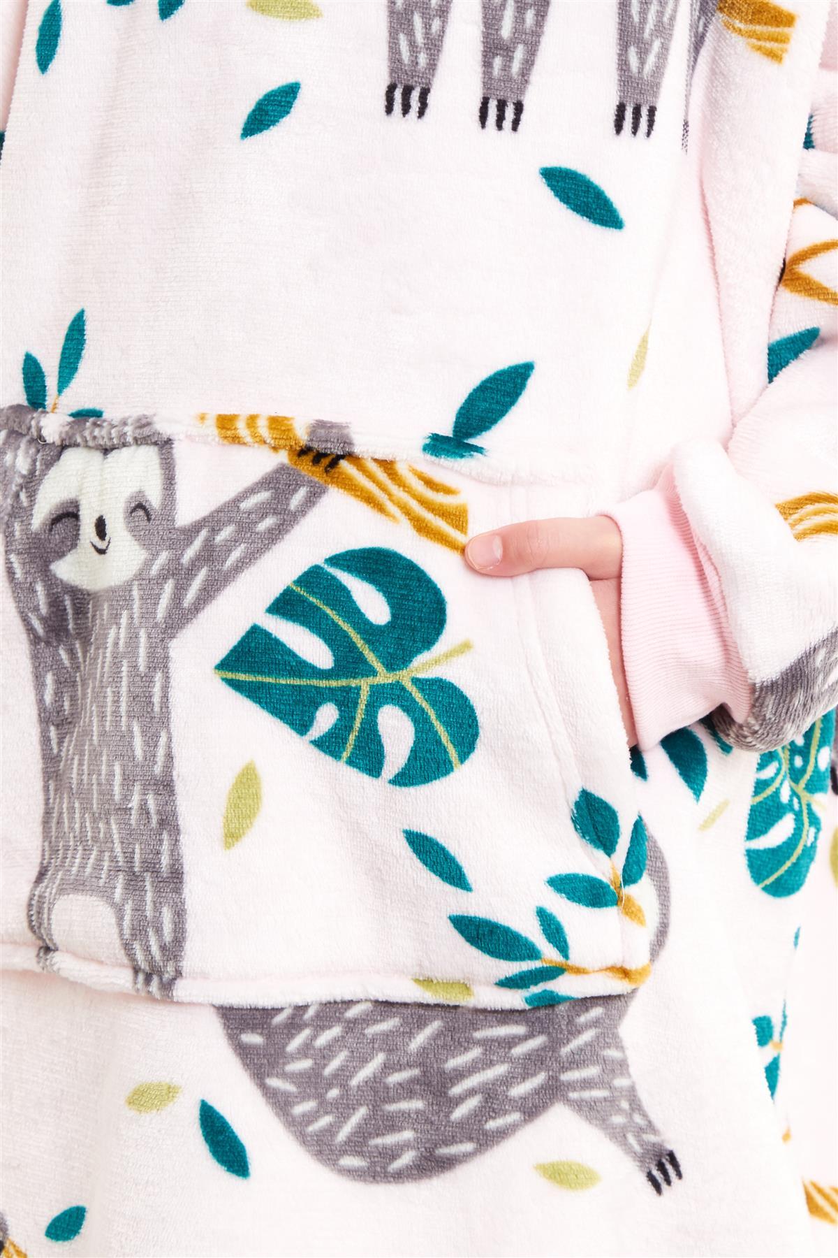 Kids Oversized Hooded Fleece Blanket Ultra-Soft Sherpa Fur with Elastic Cuffs and Double Pocket for Ages 8-15 by Daisy Dreamer Hooded Blanket