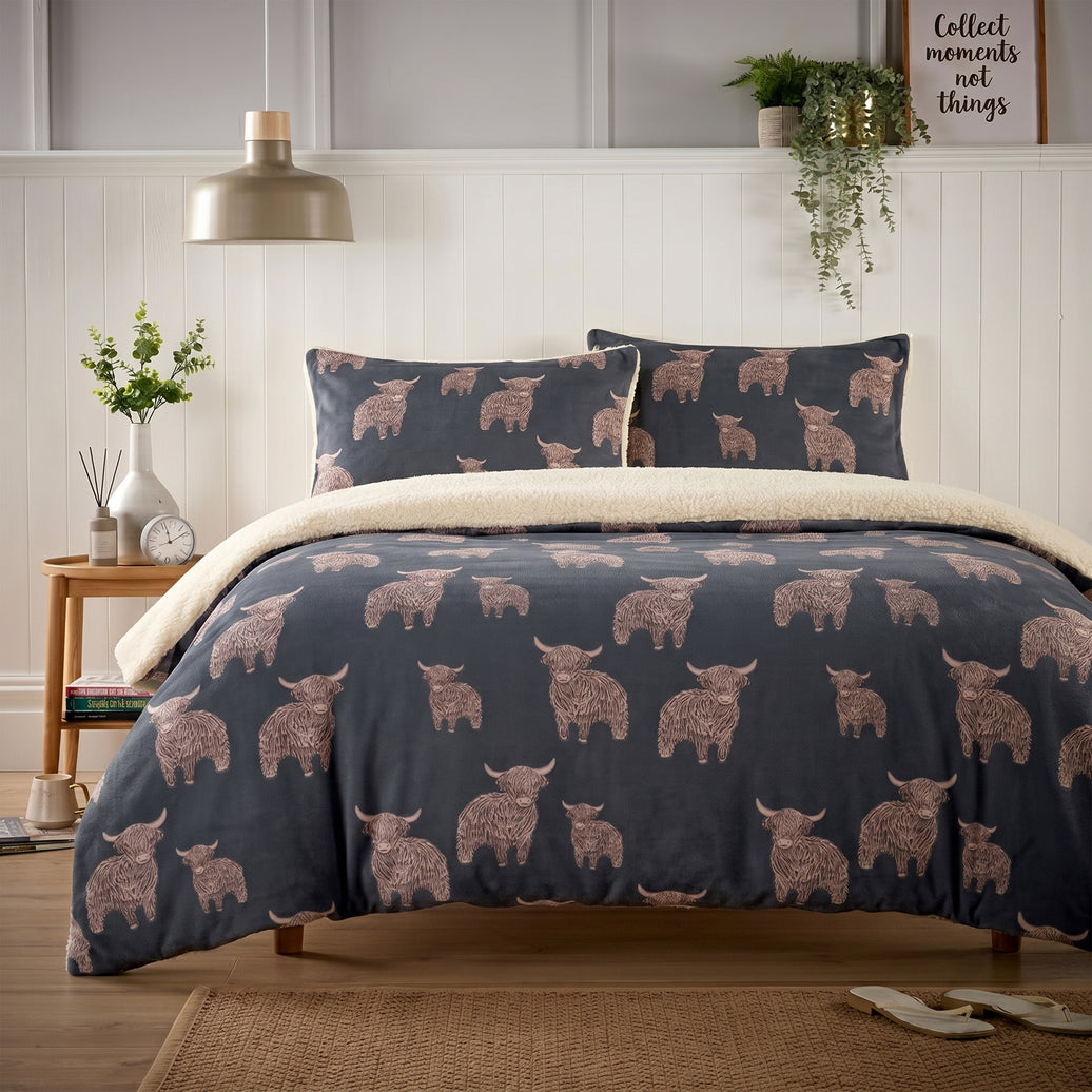 OLIVIA ROCCO Highland Cow Teddy Fleece Reversible Duvet Set with Pillowcases