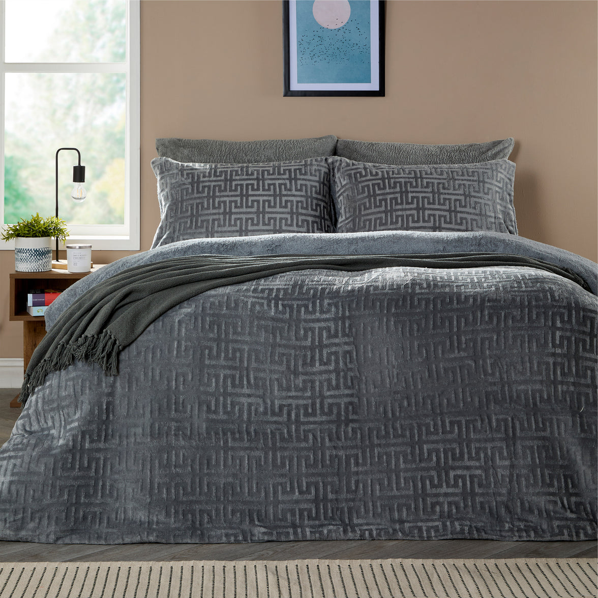 OLIVIA ROCCO Milano Teddy Fleece duvet cover set with pillowcases, super soft, warm, and cozy for a comfortable bedroom look.