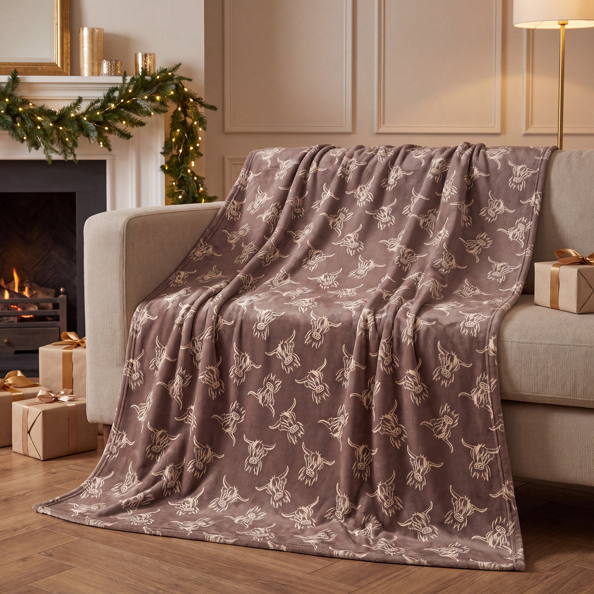 Elf Lane Fleece Throw Blanket Soft Cosy Highland Cow Christmas Gingerbread Design Blanket for Sofa & Bed Warm 120 x 150 cm