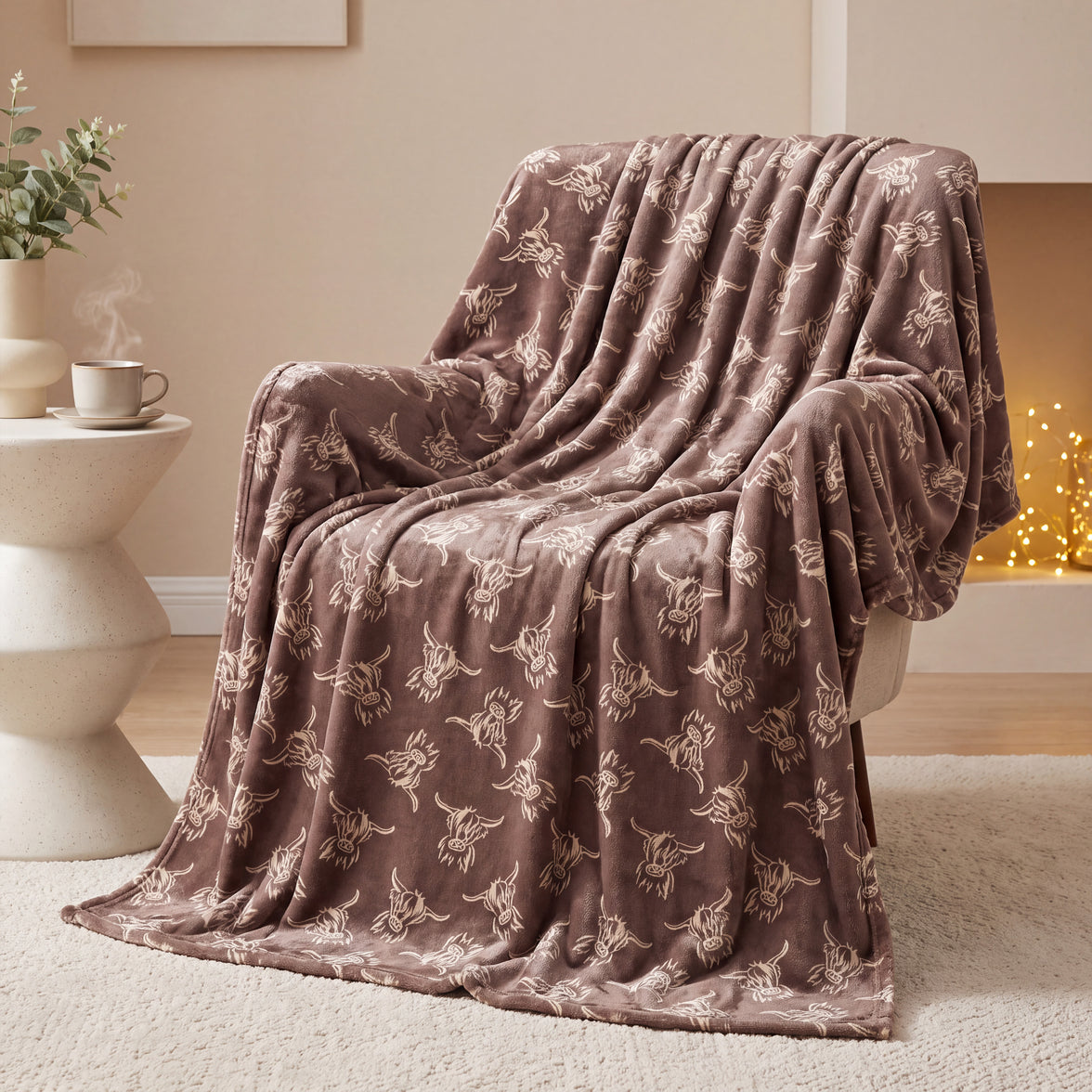 Elf Lane Fleece Throw Blanket Soft Cosy Highland Cow Christmas Gingerbread Design Blanket for Sofa & Bed Warm 120 x 150 cm
