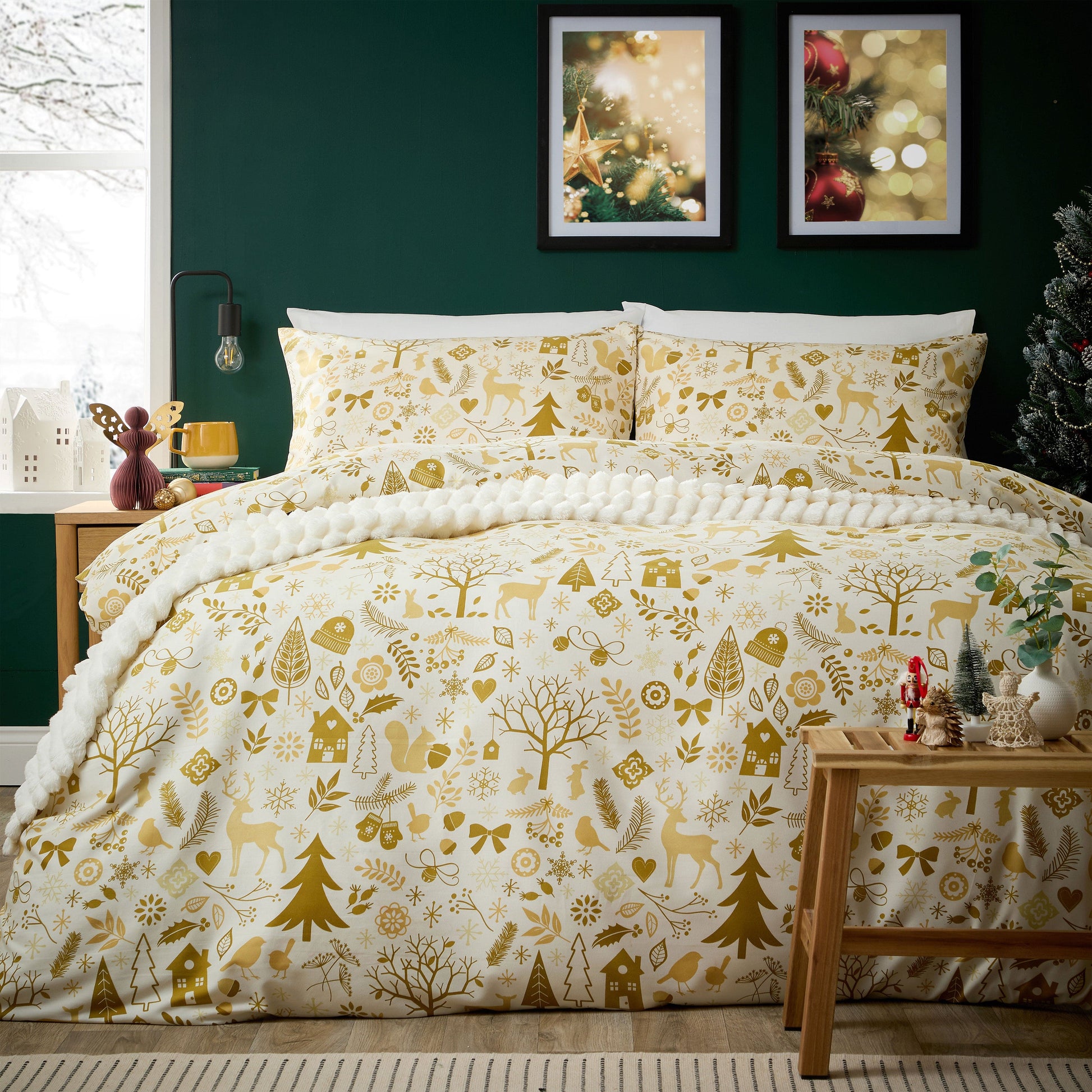Christmas Duvet Cover Set Festive Bedding Quilt Cover Xmas with Pillowcases Reversible Design Easy Care Bed Linen Sets by Olivia Rocco Wonderland Gold / SINGLE Duvet Cover