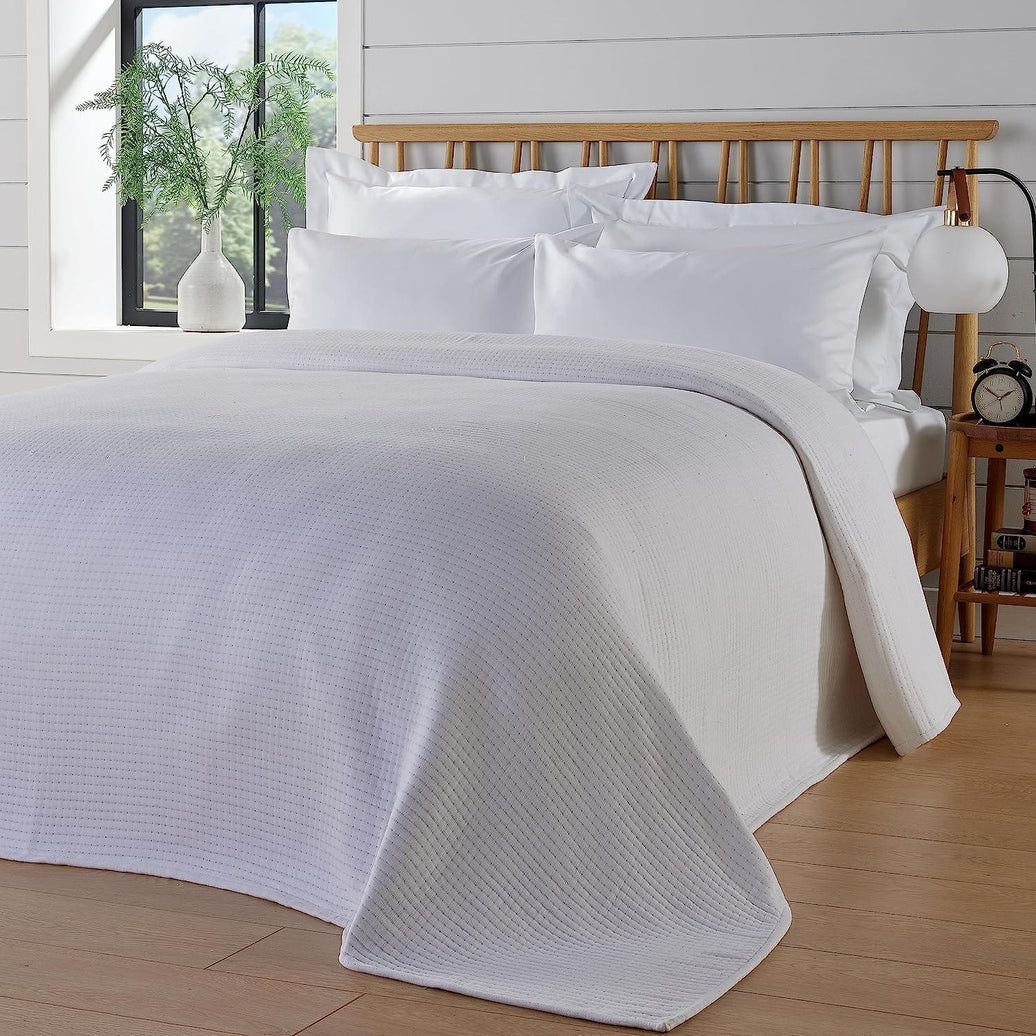 Hotel Collection 240 x 260 cm Quilted Bedspread in Sustainable Cotton Soft and Durable White and Grey Bedding for Elegant Bedroom Decor by OLIVIA ROCCO 240 x 260 cm / WHITE Bedspread