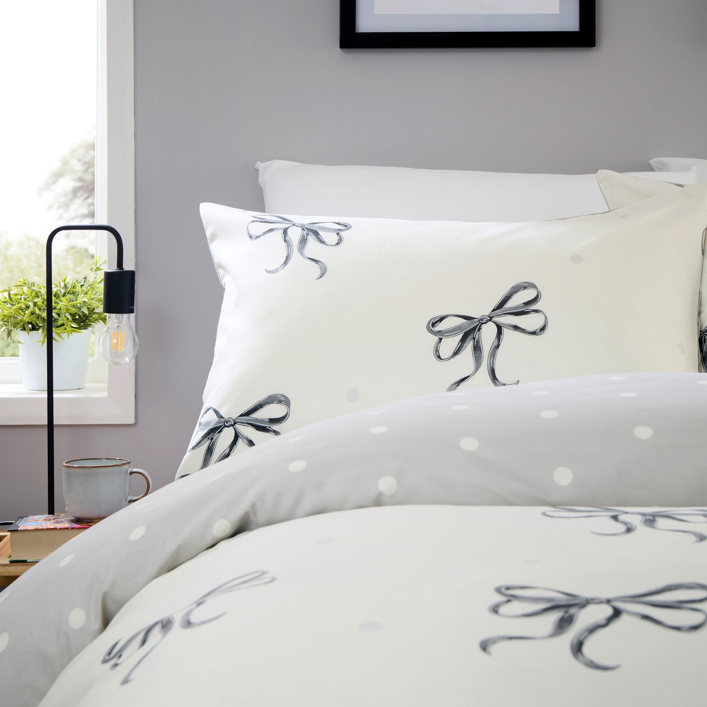 OLIVIA ROCCO Bows Black Printed Reversible Duvet Cover Set Quilted Polyester Blend with Button Closure Single Double King Size Duvet Cover