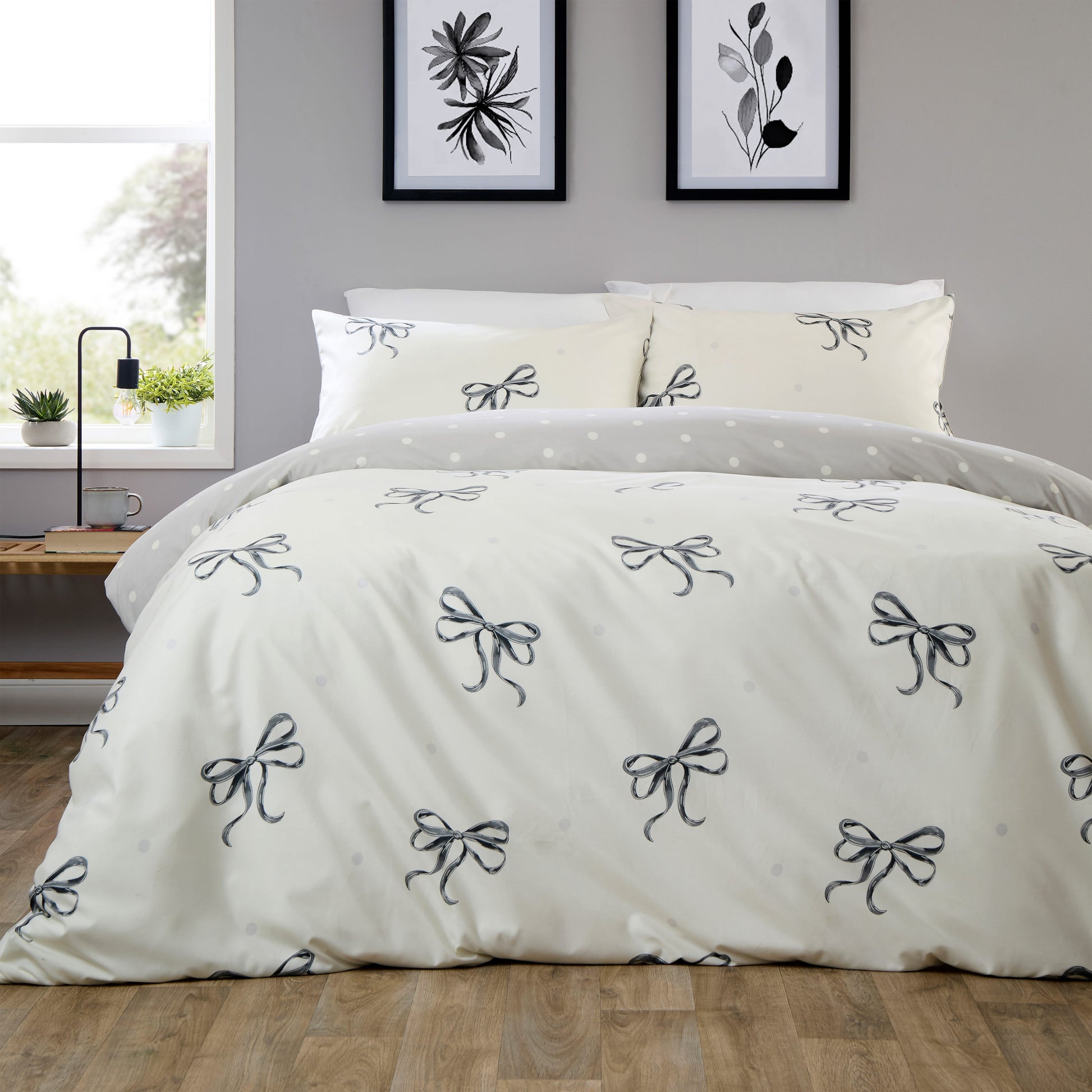 OLIVIA ROCCO Bows Black Printed Reversible Duvet Cover Set Quilted Polyester Blend with Button Closure Single Double King Size SINGLE Duvet Cover