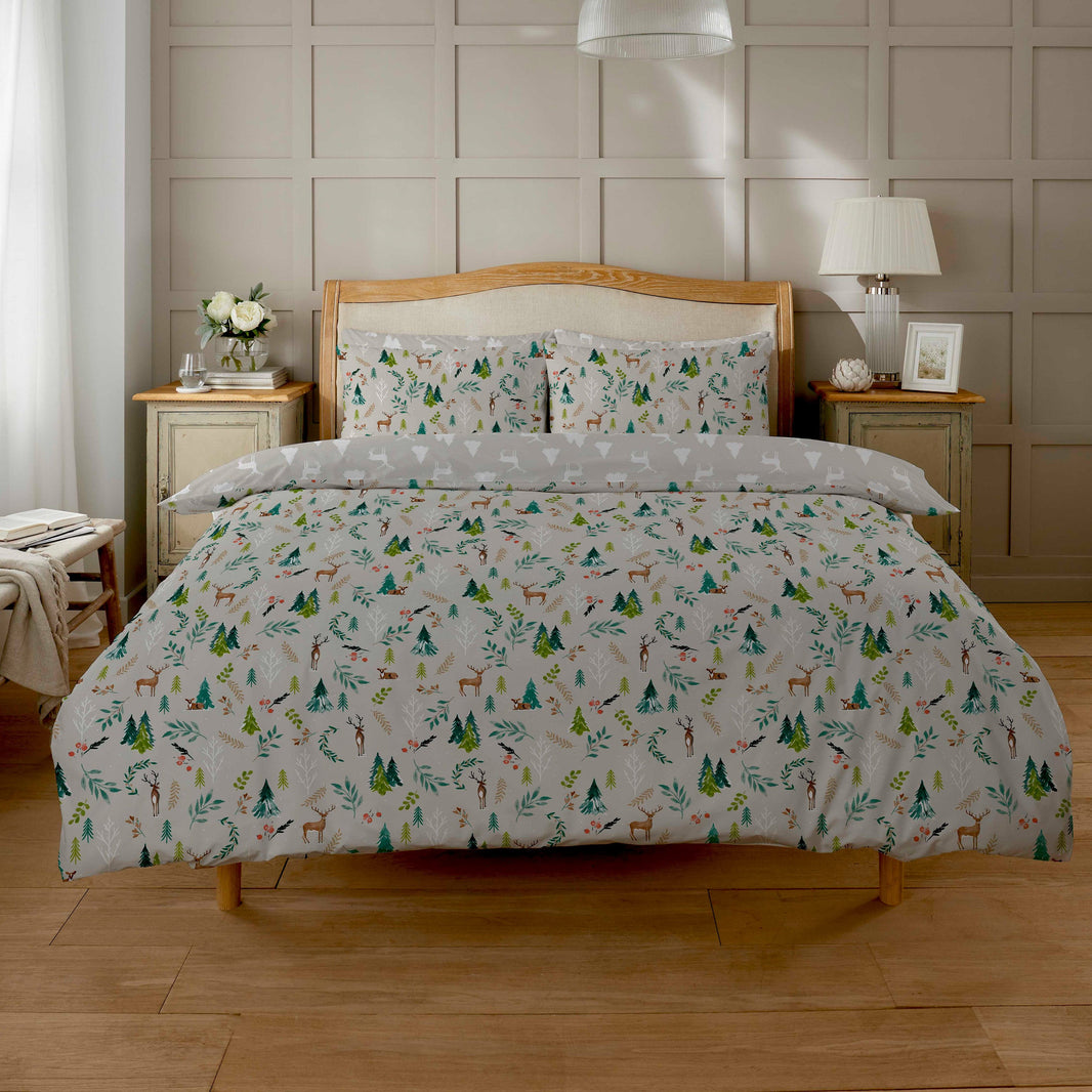 Snowy Reindeers Reversible Duvet Cover Set with Pillowcases Soft Polycotton Quilt Bedding for Year-Round Comfort by OLIVIA ROCCO SINGLE Duvet Cover