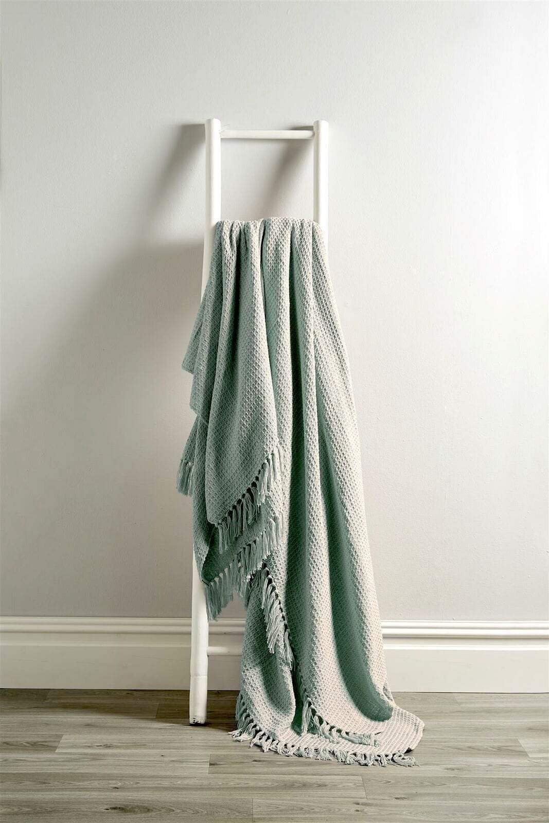 Lisbon Pure Indian Cotton Handwoven Honeycomb Throw Blanket Luxurious Soft Lightweight Easycare Cover for Sofa Bed or Living Room Available in 10 Colours and Sizes by OLIVIA ROCCO 127 x 152 cm / SILVER Throw