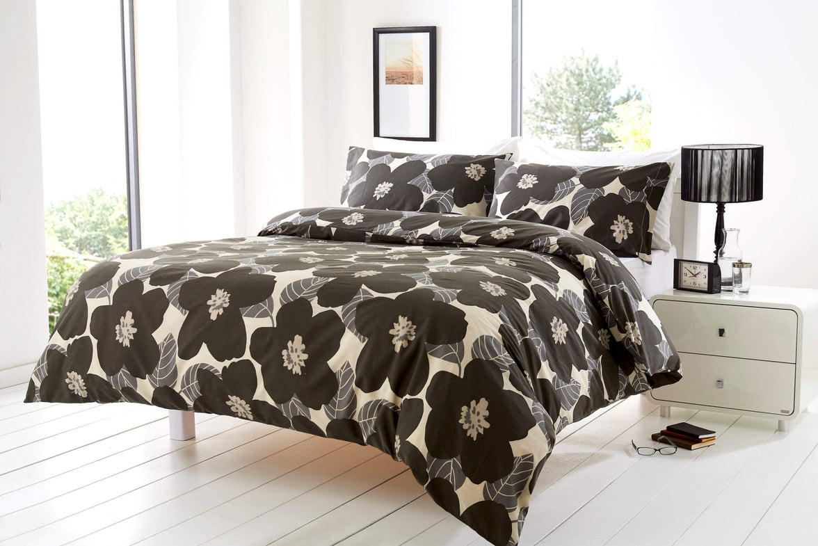 Bloomsbury Floral Poppy King Size Cotton Rich Duvet Set Elegant Luxury Quilt Cover and Pillow Cases Vibrant Bold Colours Bedroom Essentials by OLIVIA ROCCO KING / BLACK Duvet Cover