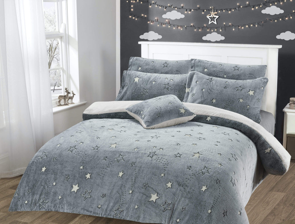 Magical Stars Glow In The Dark Teddy Fleece Kids Duvet Set Ultra Soft Bedding with Pillowcases and Bed Throw by OLIVIA ROCCO SINGLE Duvet Cover