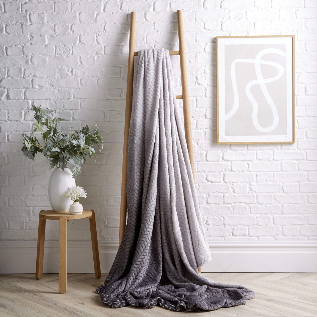 Chevron Ombre Effect Luxurious Oversized Throw Blanket Chunky Soft Fleece for Sofa or Bed All-Season Comfort in Calming Colours by OLIVIA ROCCO 150 x 200 cm / GREY Throw