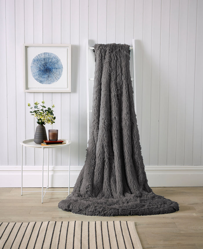 Oversized Chunky Soft Fleece Blanket Fluffy Faux Fur Throw Blanket for Bed and Sofa in Calming Colours by OLIVIA ROCCO 150 x 200 cm / CHARCOAL Throw